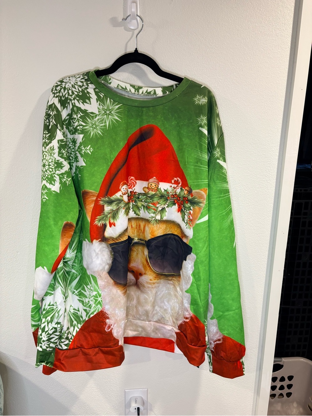 Green Christmas Cat Graphic Sweatshirt
